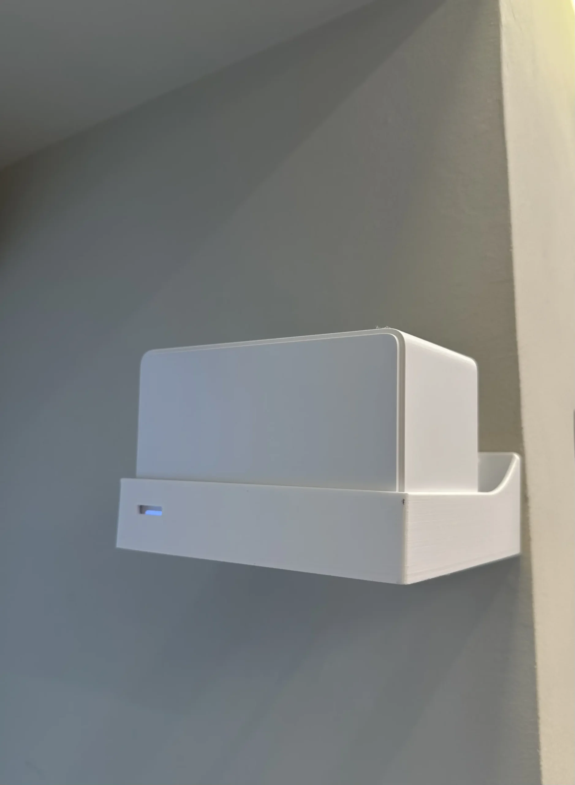 Teléfono con pintalabios encima